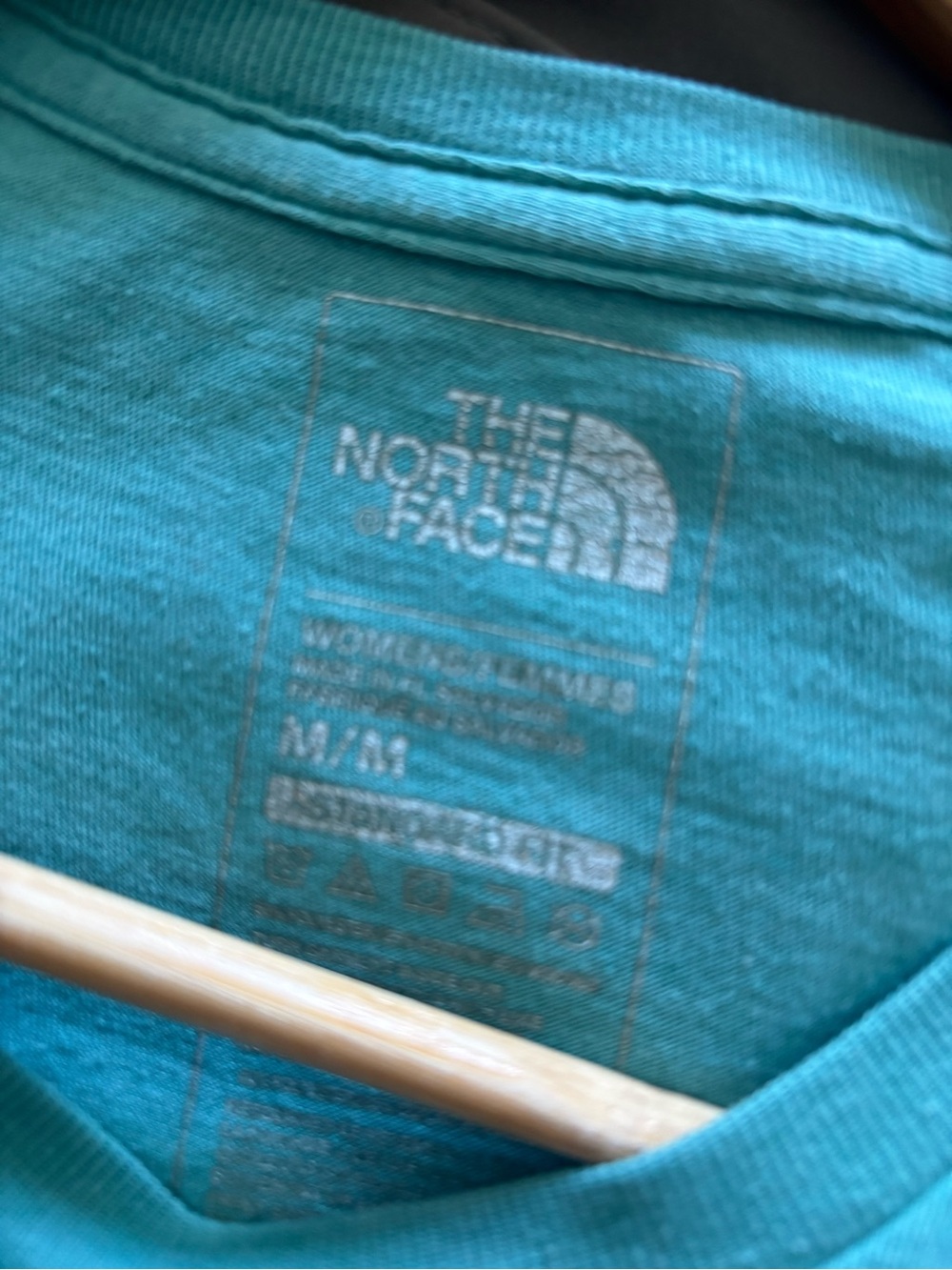 The North Face Beary Chill T-Shirt Teal Crewneck Logo Tee Polar Bear Medium - Picture 3 of 3